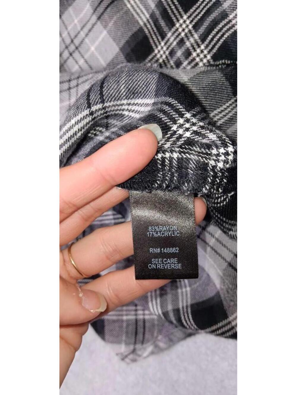 Torrid Long Sleeve Button Up Flannel Shirt Womens Size 5XL Gray Plaid Super Soft - Picture 6 of 12